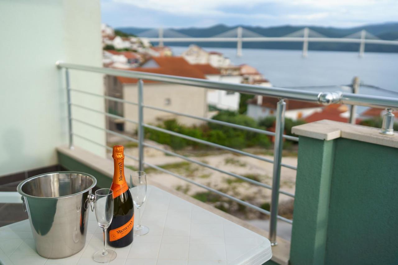 Apartment “Bel Ponte” Komarna Luaran gambar